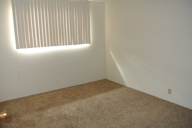 Building Photo - Palm Springs Villas - One Bedroom Condo