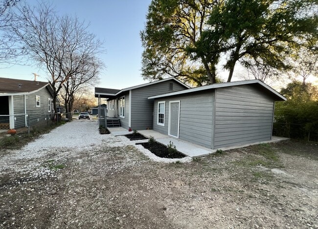 Building Photo - 115 Plainview Dr