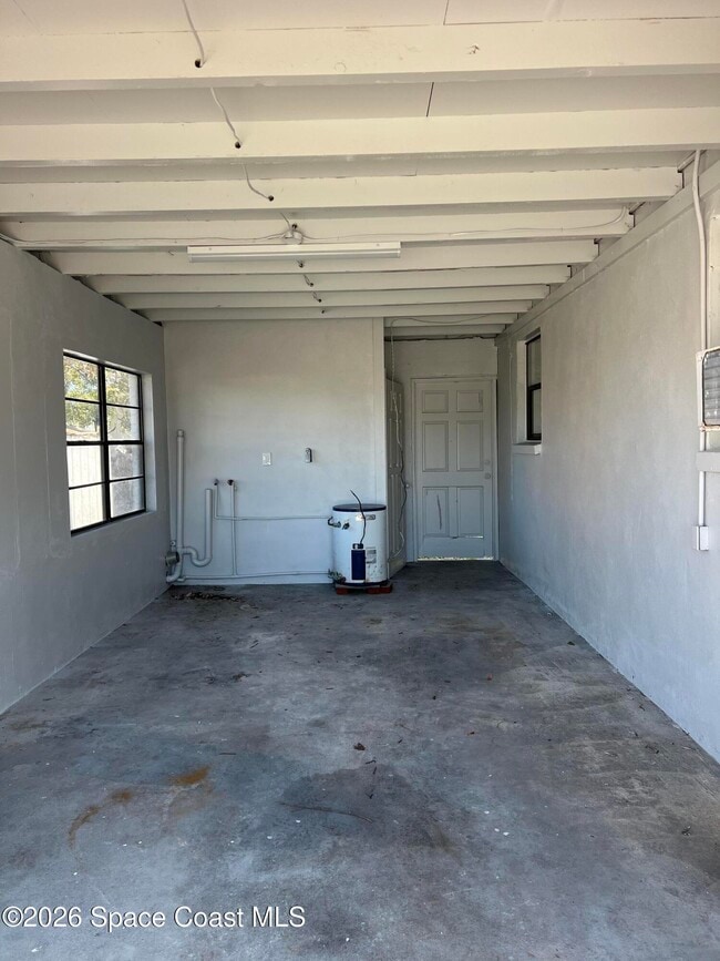 Building Photo - 360 Pomolo St