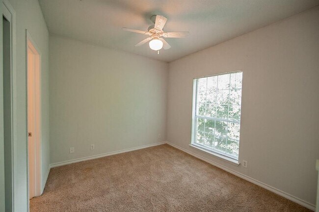 Building Photo - 2204 San Gabriel St