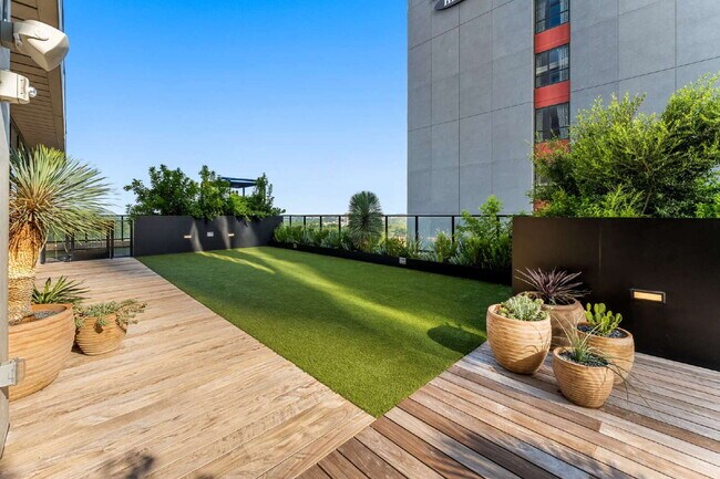 Building Photo - Luxury Condo with Skyline Views
