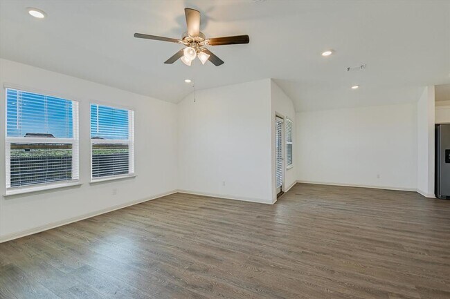 Building Photo - 115 Sweetwater Crk Ln