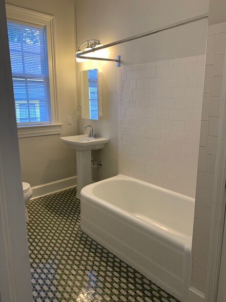 Building Photo - 1580 Oglethorpe St