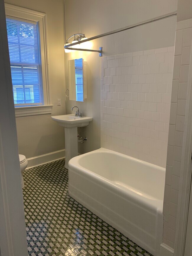 Building Photo - 1580 Oglethorpe St