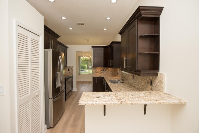 Building Photo - 10821 La Salinas Cir