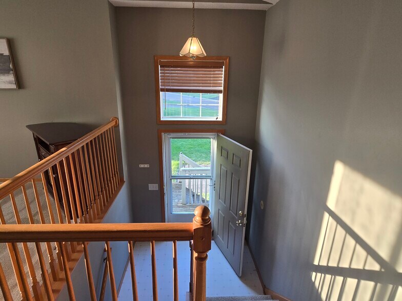 Building Photo - 15655 Finch Ave