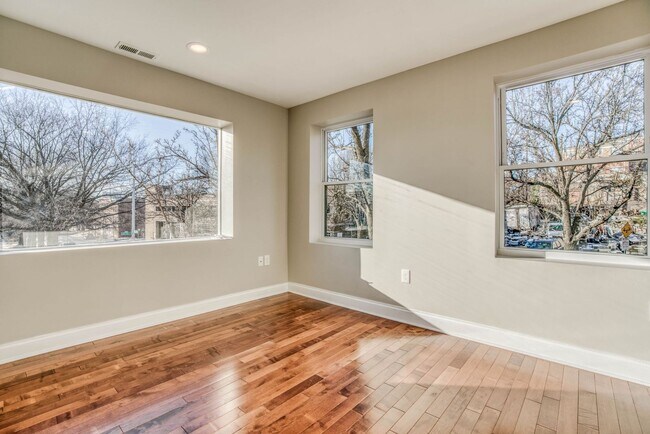 Building Photo - 1623 E Baltimore St