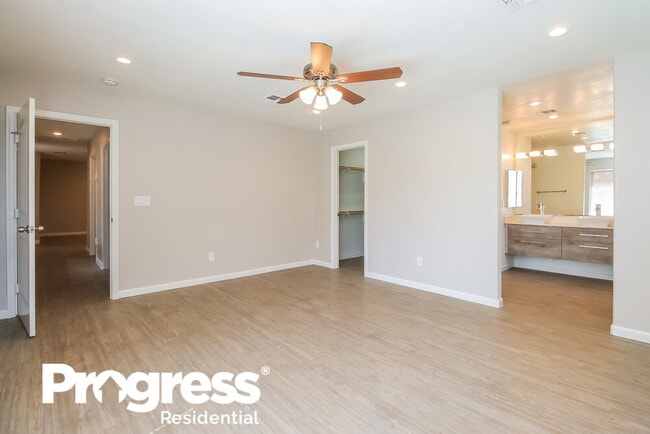 Building Photo - 3825 E Frances Ln