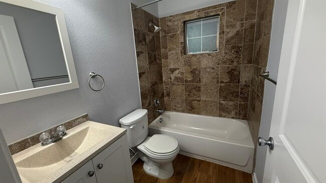 Building Photo - 400 West St