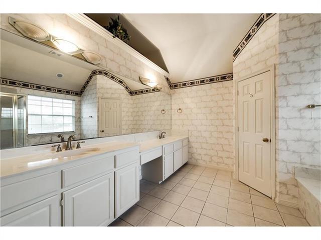 Building Photo - 2621 Pine Springs Dr