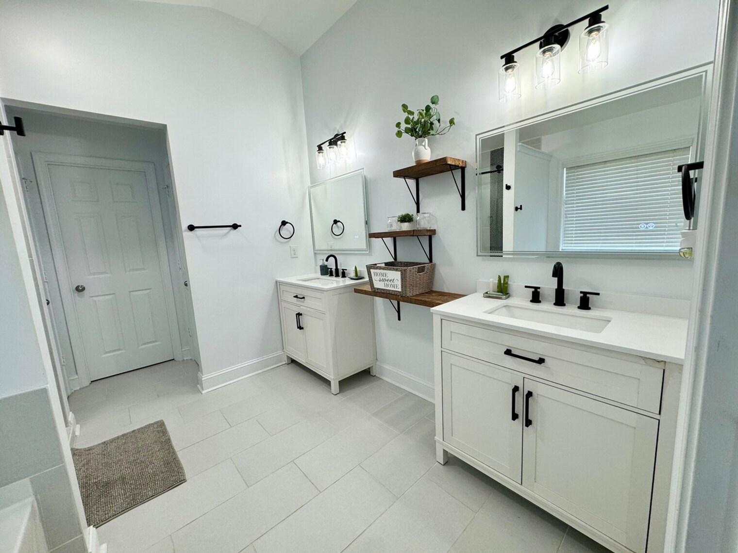 Building Photo - 5986 Trail Hikes Dr