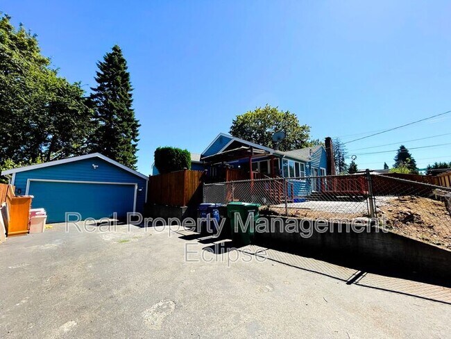 Building Photo - 6908 S 115th St
