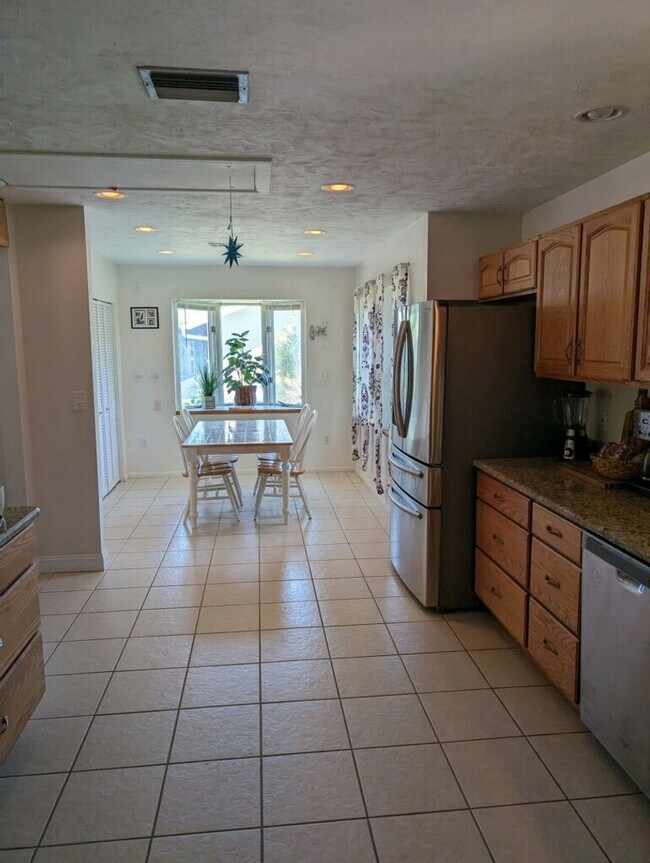 Building Photo - McGregor Woods  Community with Natural Surrounding Charm. Close to Sanibel.