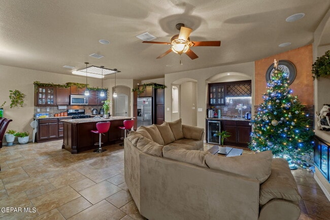 Building Photo - 3845 Tierra Campa Dr