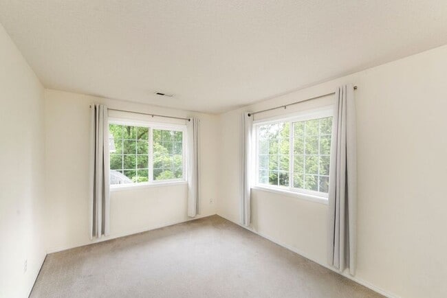 Building Photo - 6508 SW Taylors Ferry Rd