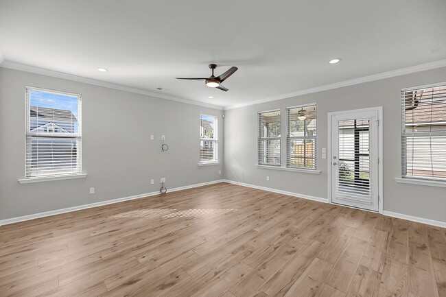 Building Photo - Stunning 4 Bed, 3.5 Bath in Oakfield of Jo...