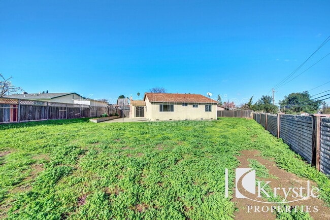 Building Photo - 121 Radcliffe Dr