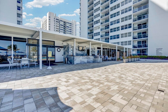 Building Photo - 1904 S Ocean Dr