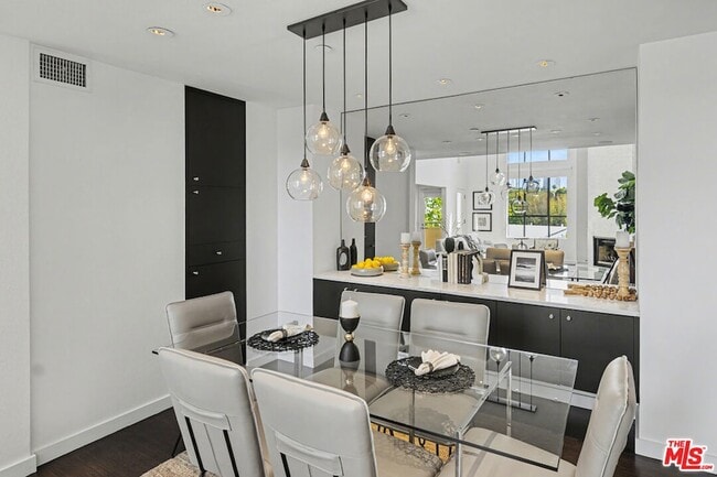 Building Photo - 720 Huntley Dr