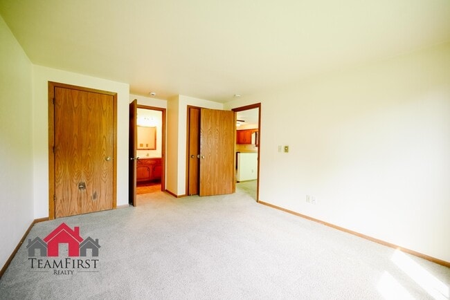 Building Photo - 488 S Good Hope Rd