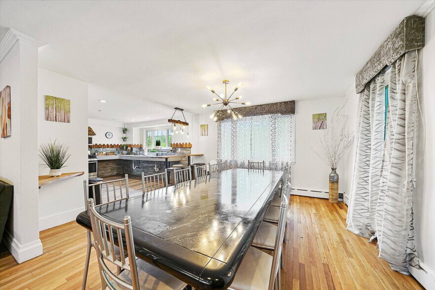 Building Photo - 37 Roosevelt Ave