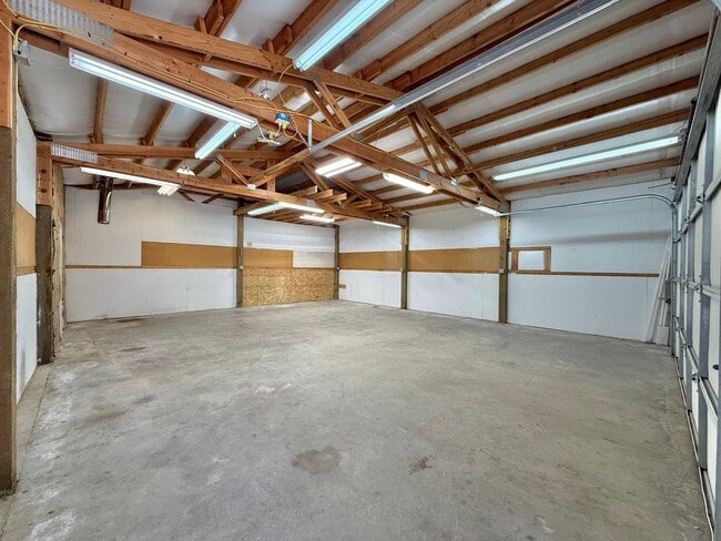Building Photo - 5228 W Crosscut Rd