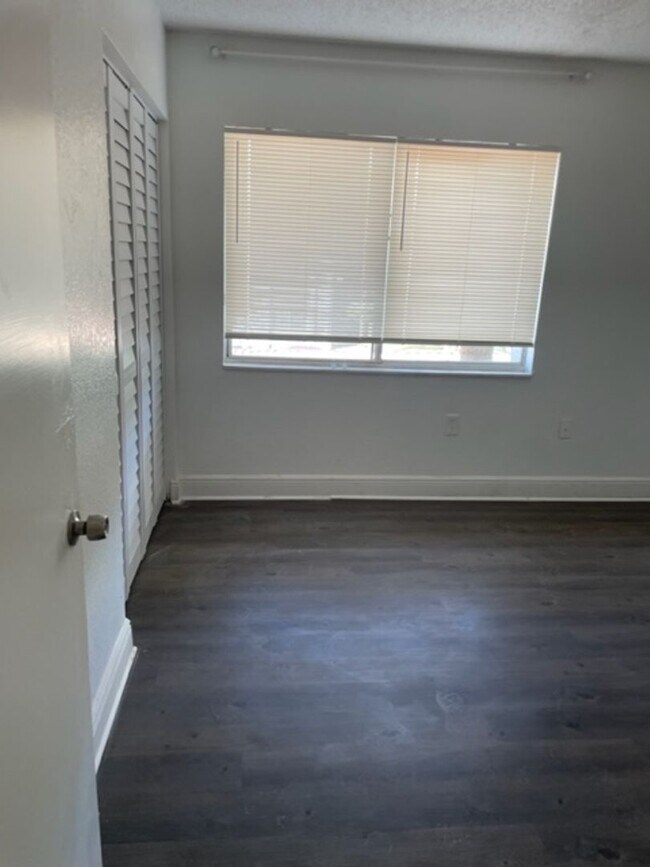 Building Photo - Large two bedroom condo