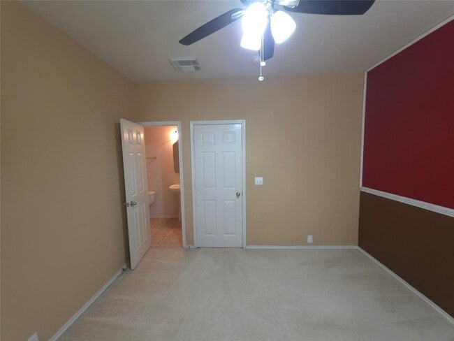 Building Photo - 3027 Providence Oak St