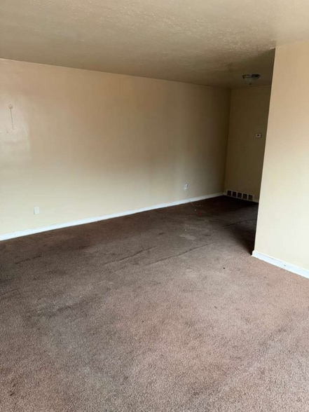 Building Photo - 13965 Superior Rd