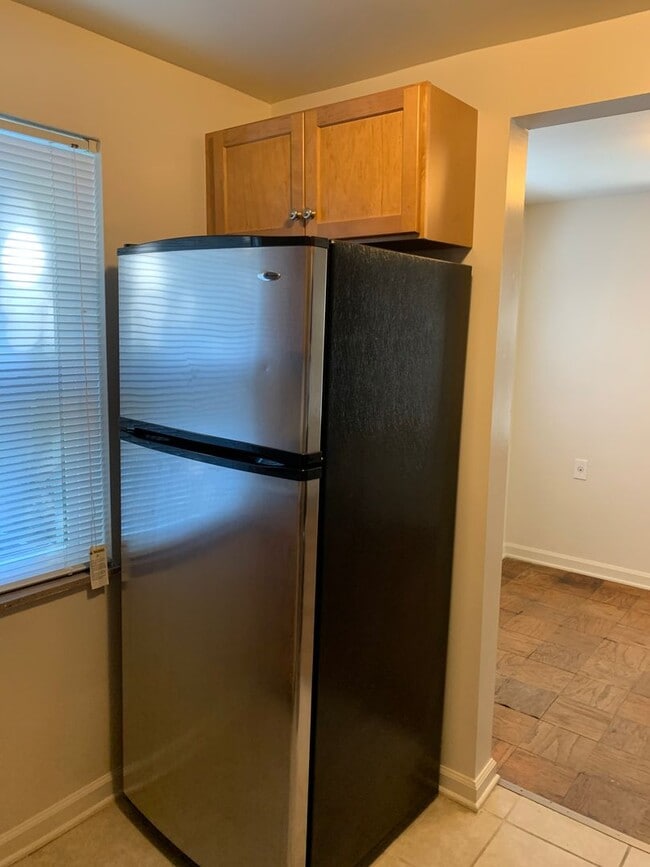 Building Photo - 2617 Madison Rd