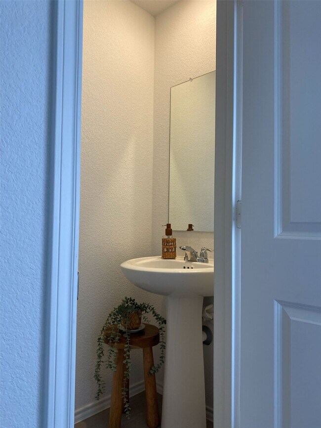 Building Photo - 252 Tugboat Annie Wy