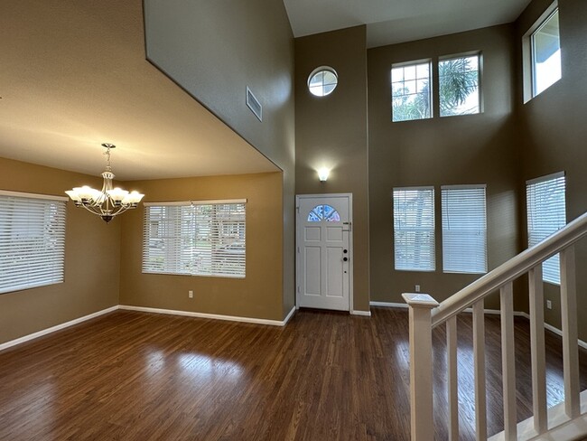 Building Photo - Beautiful & Spacious Pet-Friendly Home at ...