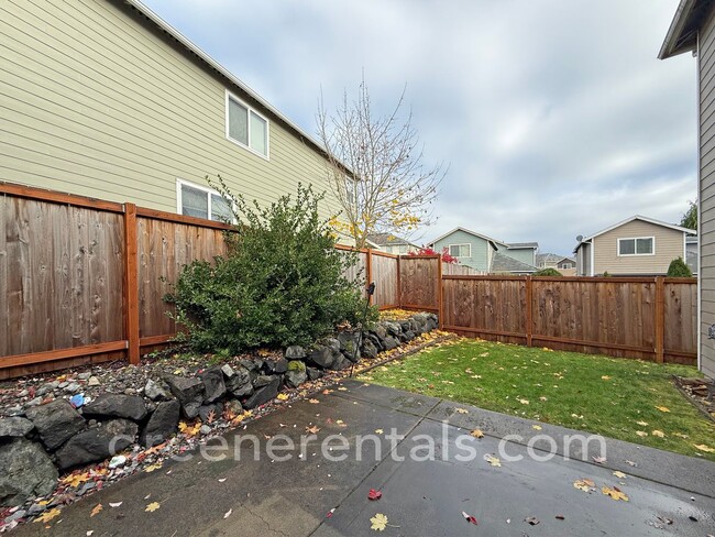 Building Photo - 4BR/2.5BA with Bonus Loft and Den in Lacey