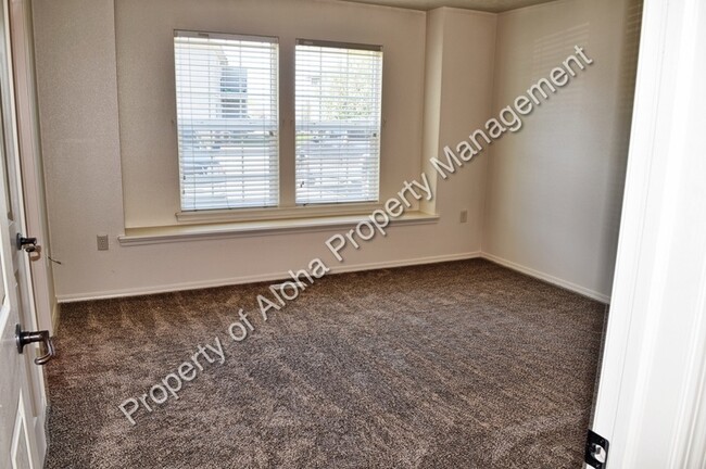 Building Photo - 1039 W Pine Ave