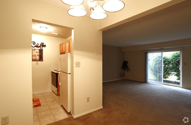Four Seasons Apartments - Mason Oh Apartment Finder