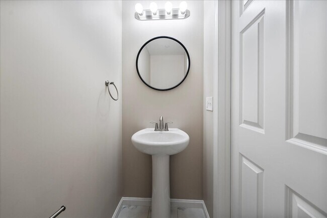 Building Photo - 62 N Main St