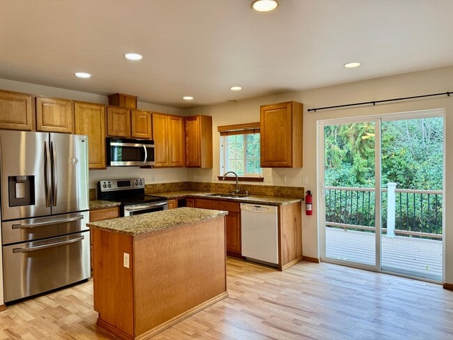 Building Photo - desirable Driftwood Keys daylight rambler...main floor primary suite