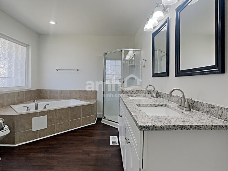 Building Photo - 5412 Singh Ln