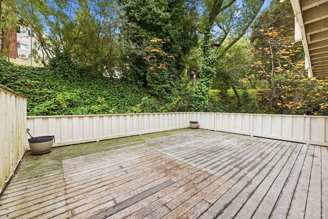 Building Photo - Elegantly Updated Apartment for Rent in Orinda