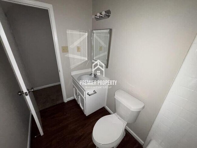 Building Photo - 135 Fox Hill Ct