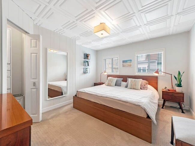 Building Photo - Luxury Updated Row Home | 1 Block from Butler Street