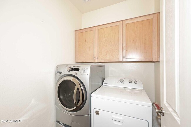 Building Photo - 3841 E Palo Verde St