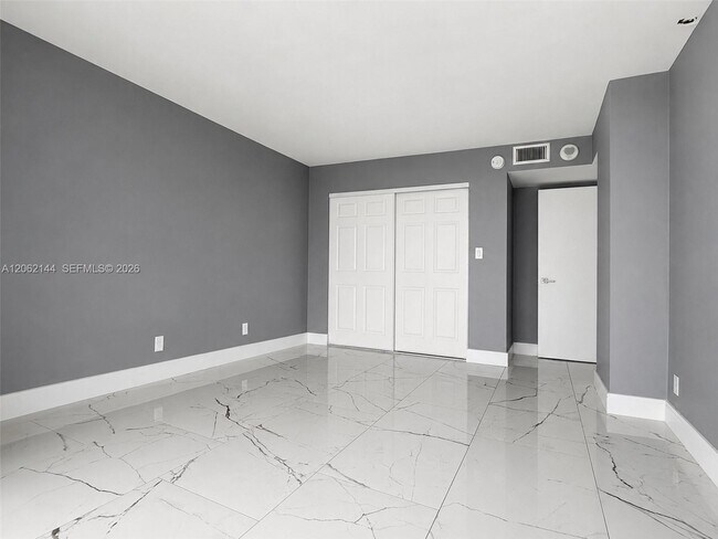 Building Photo - 290 174th St