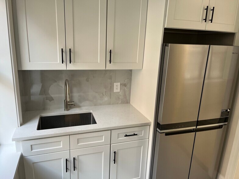 Building Photo - 4048 Hampton St