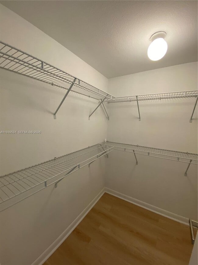 Building Photo - 9350 Fontainebleau Blvd