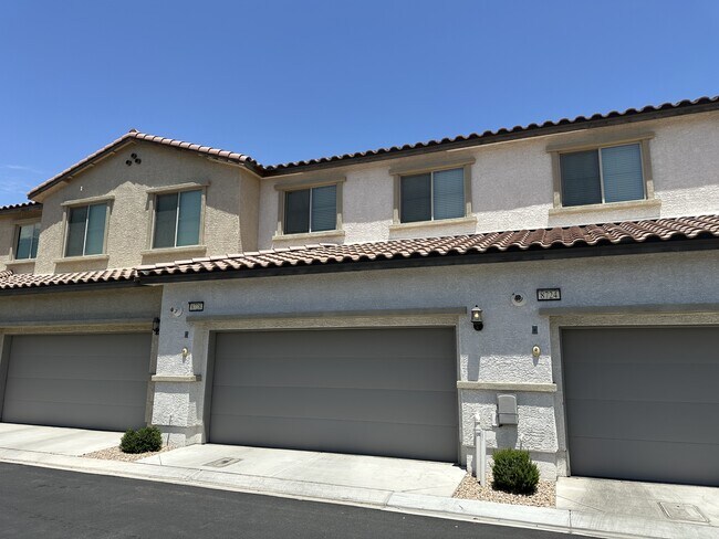 Primary Photo - 8728 Giant Causeway Ave