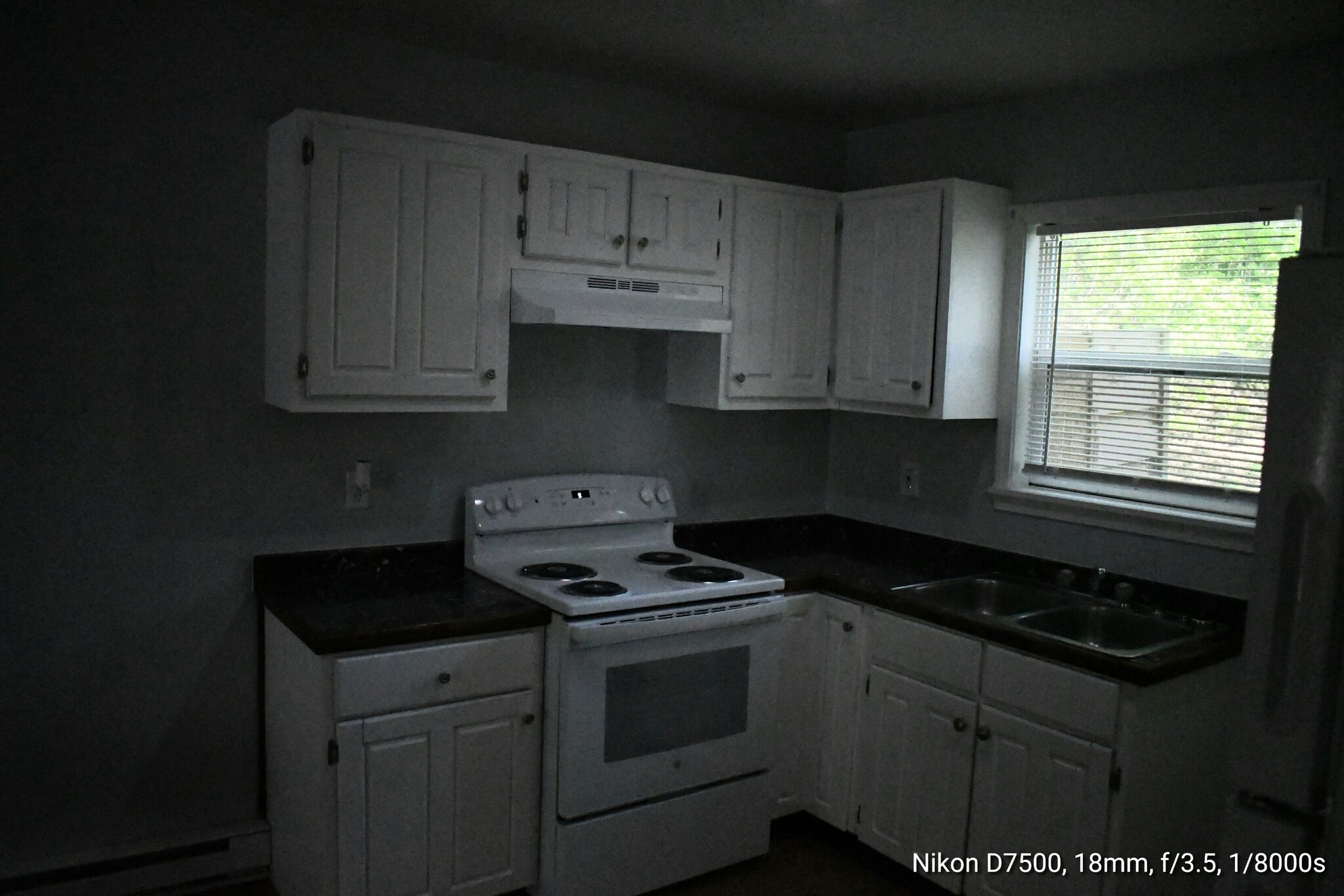 Kitchen new applicaces - 77 Fox St