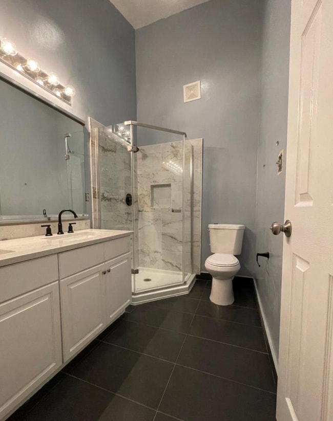 Building Photo - 8048 Hilliard Dr