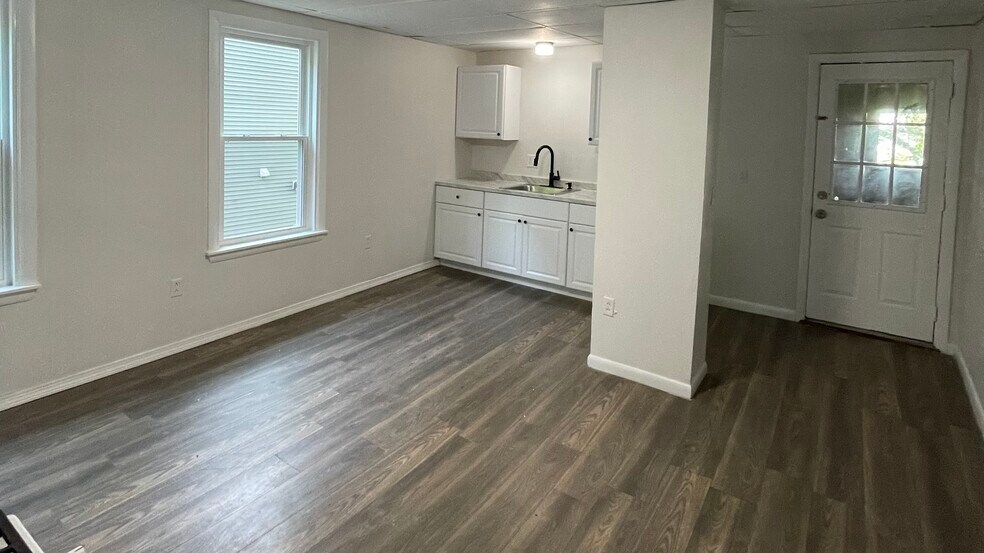 Building Photo - 81 Merrifield St