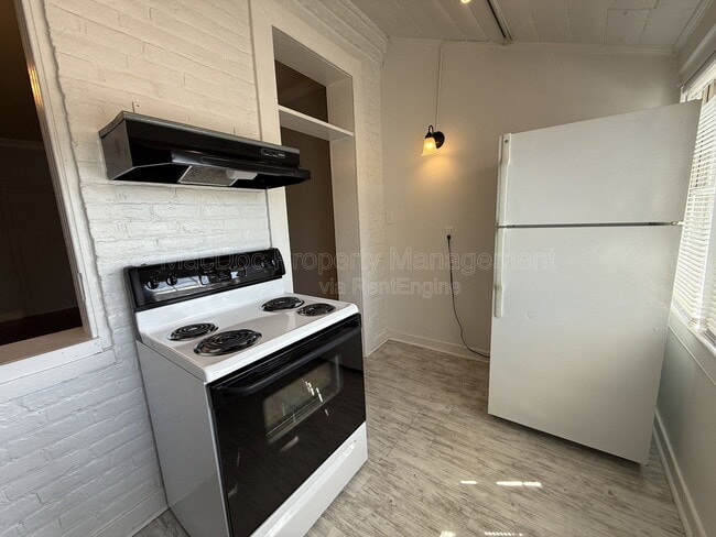 Building Photo - 604 Caroline St